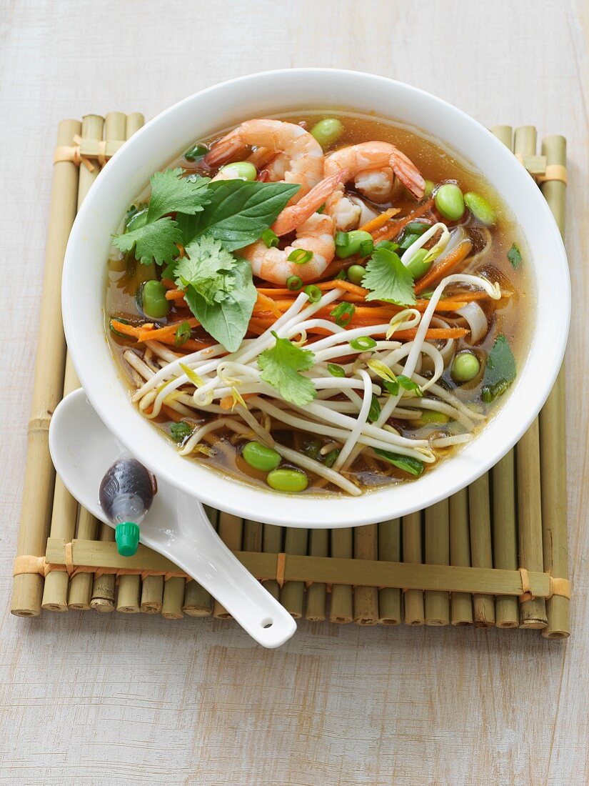 Pho with prawns and bean sprouts