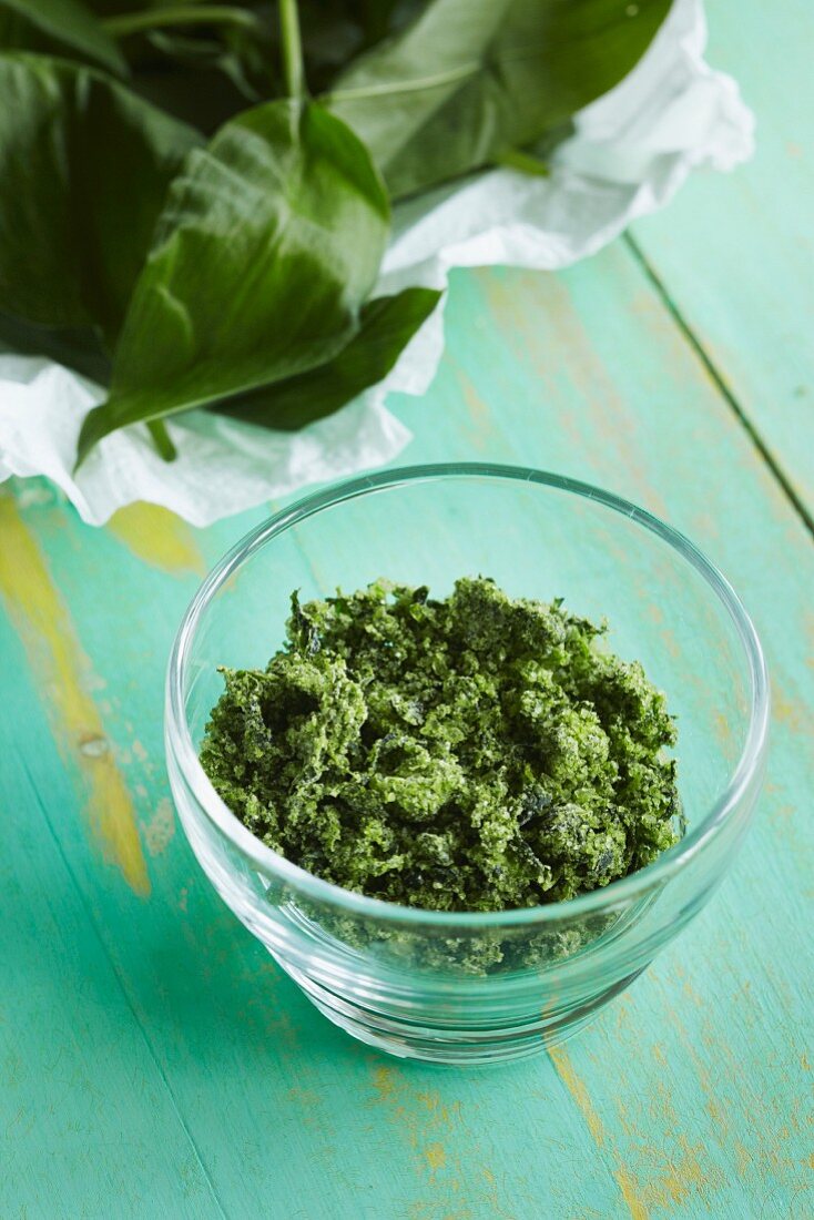 Wild garlic salt in a glass bowl