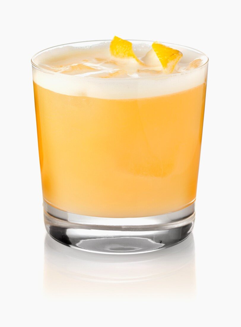 A Gin Sour cocktail with saffron
