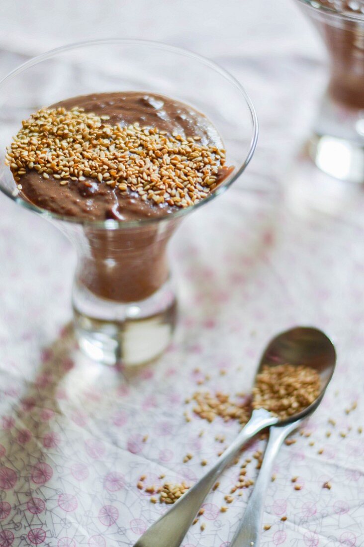 Chocolate cream with sesame seeds