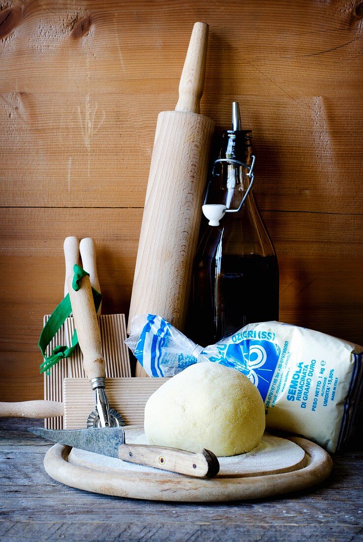 Ingredients and utensils for making Sardinian gnocchetti