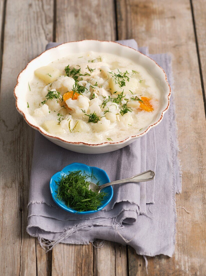 Cauliflower soup with dill