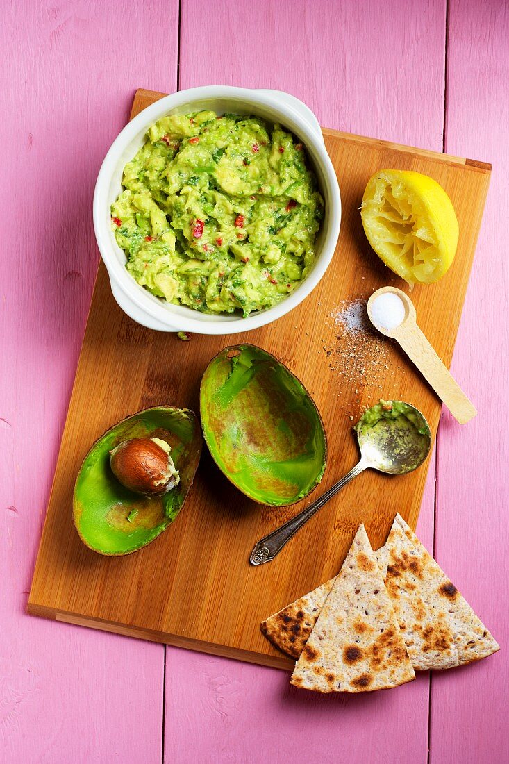 Guacamole mit Zutaten