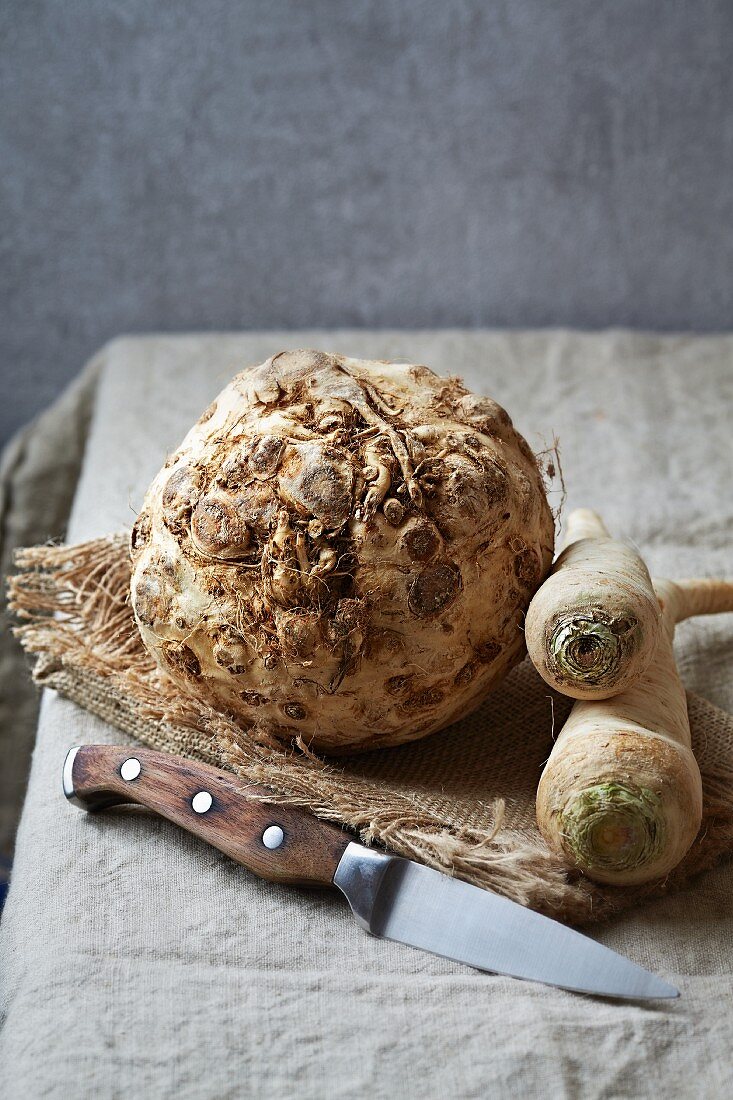 Celeriac and parsley root on a piece of jute