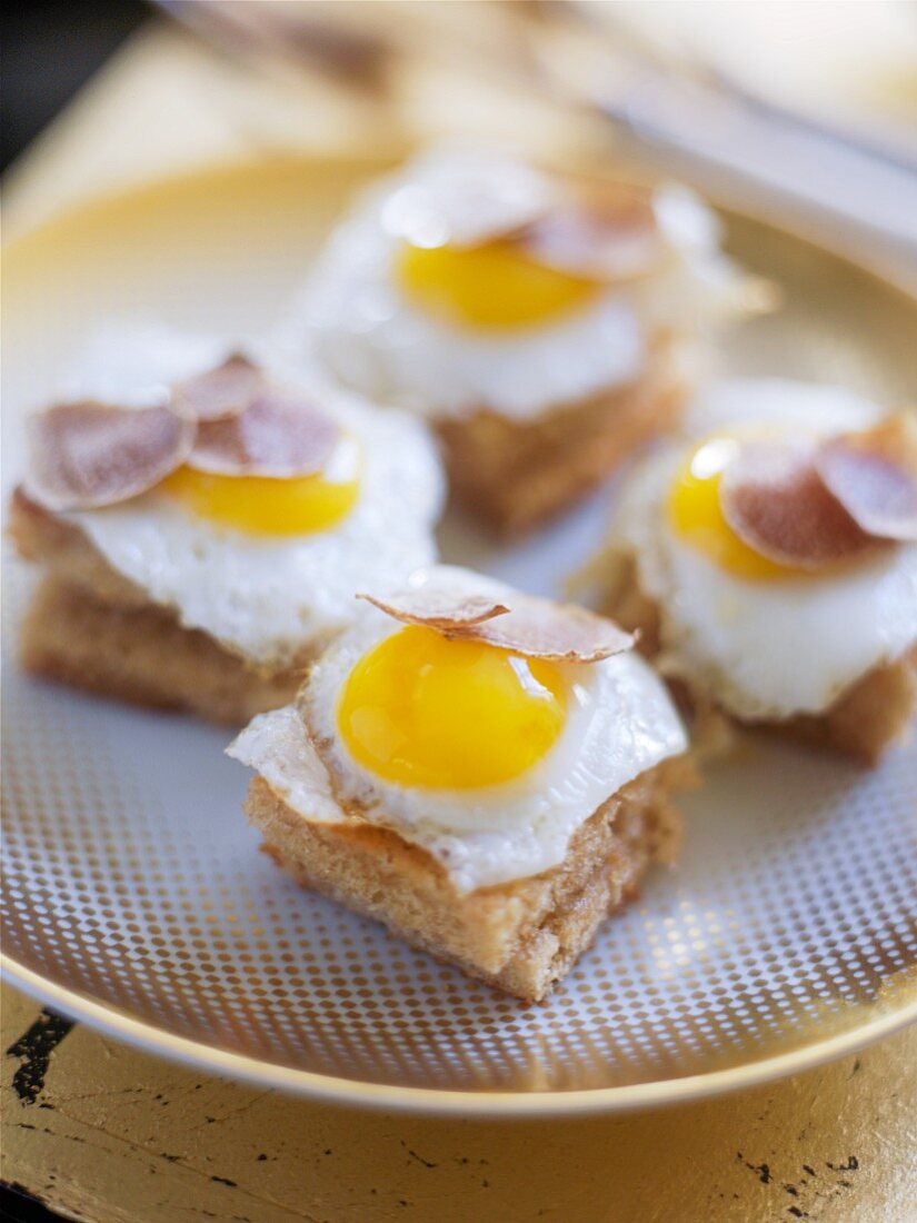 Fried eggs and truffles on toast
