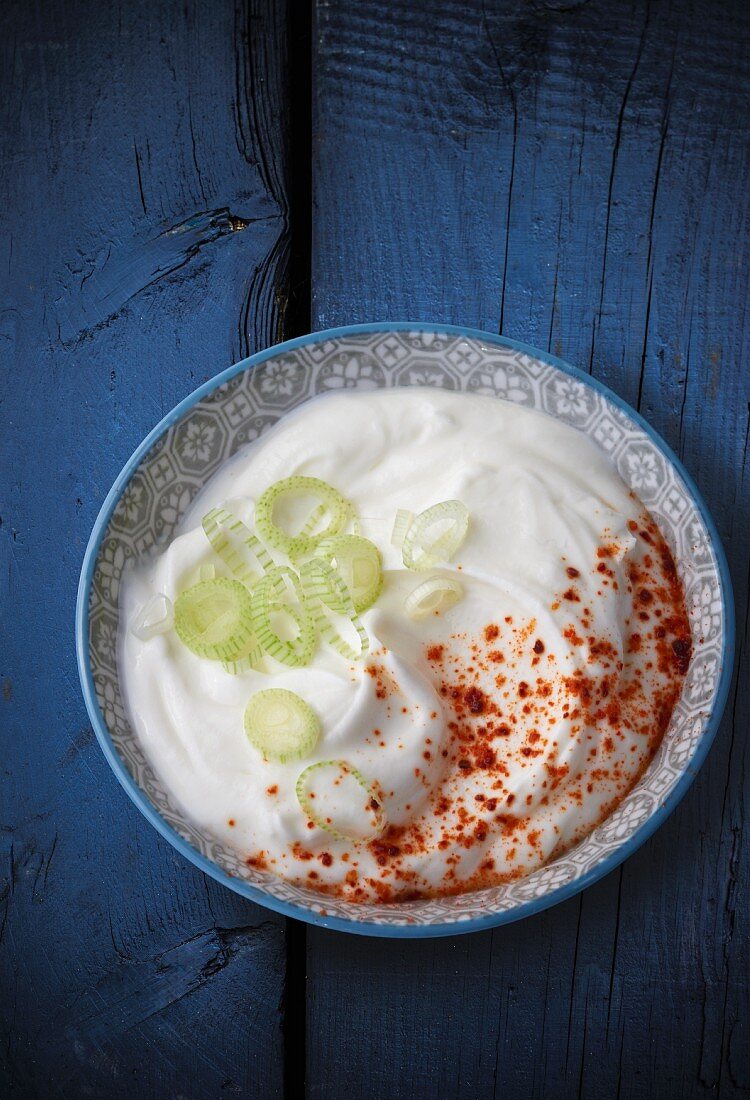 Yogurt sauce with paprika and spring onions