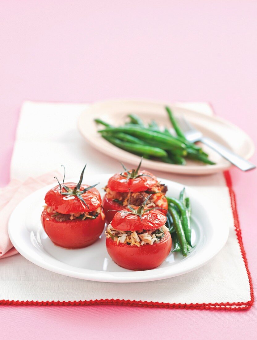 Stuffed tomatoes filled with minced lamb and rice