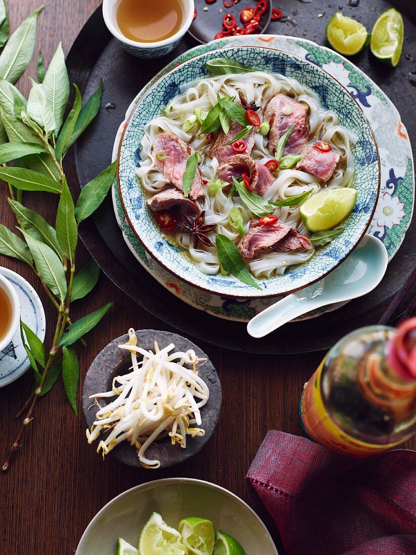 Pho bo (Nudelsuppe mit Rindfleisch, Vietnam)