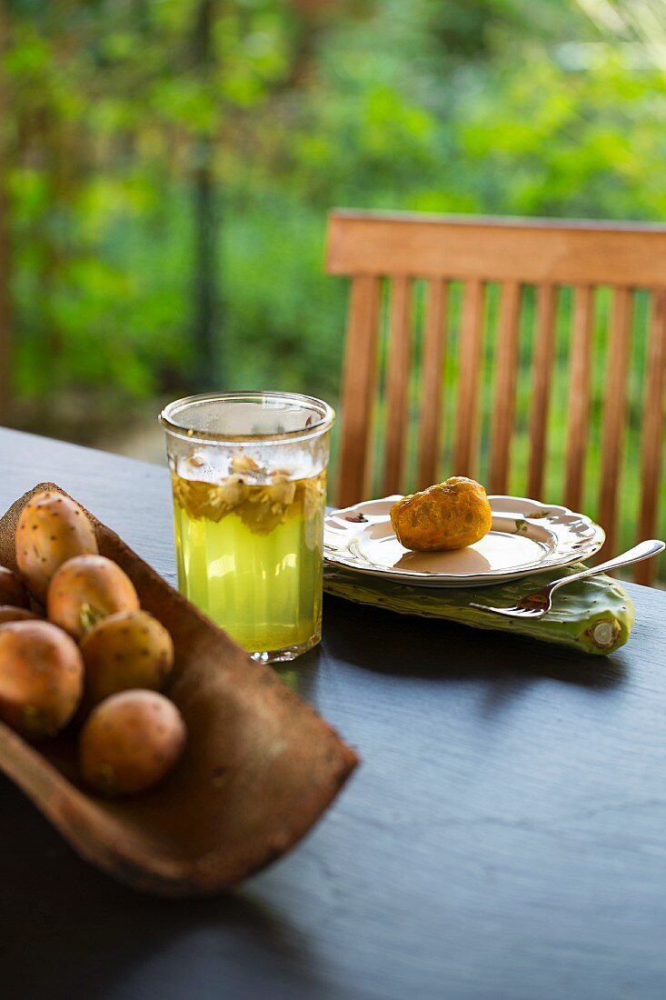 Cactus figs and tea on a garden table