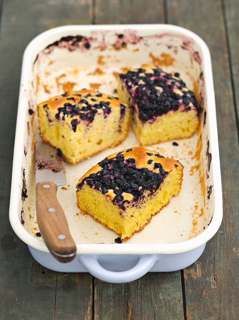 Yeast cake with blueberries in a baking dish