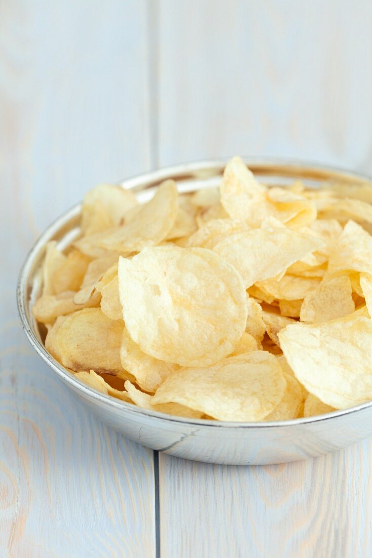 Kartoffelchips mit Salz
