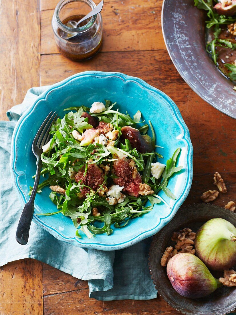 Rocket salad with walnuts, figs and Gorgonzola