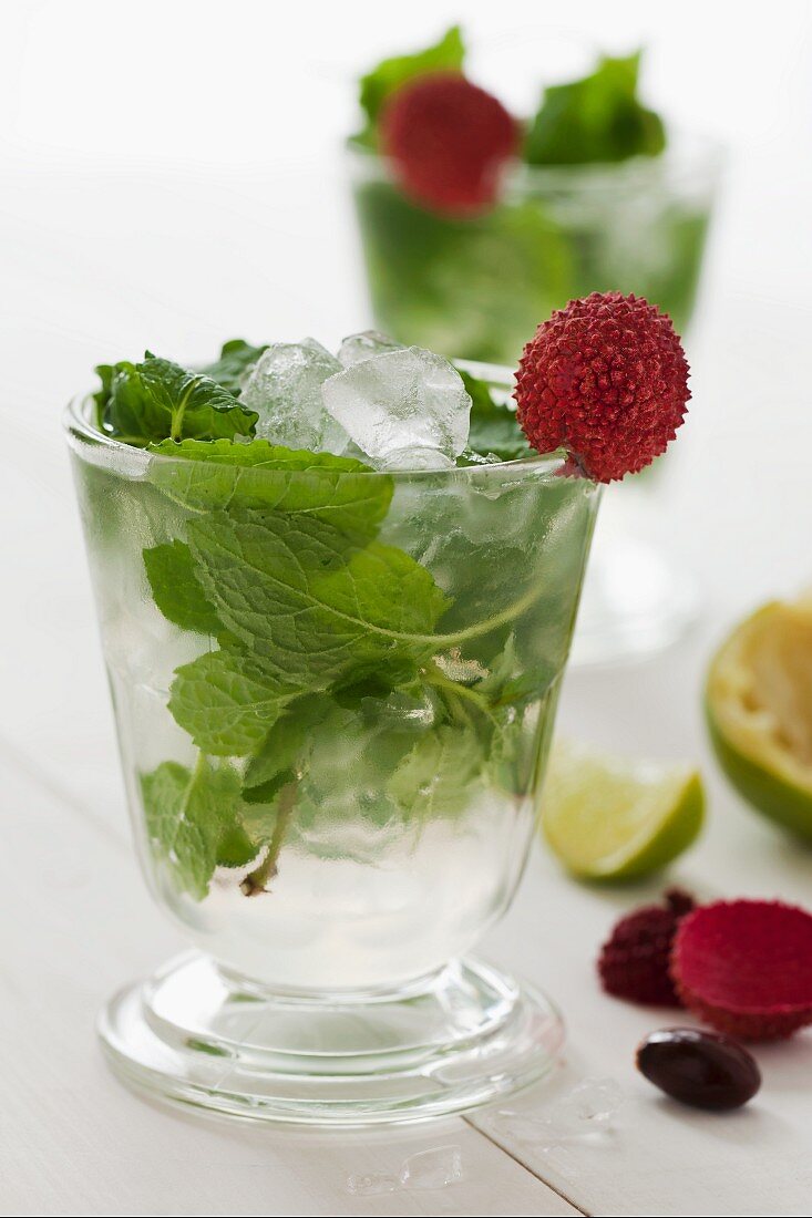 Cocktails with lychees, lime and mint