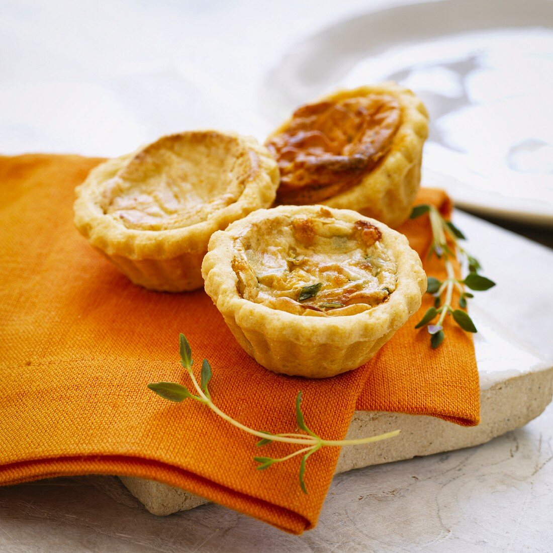 Mini quiches with thyme