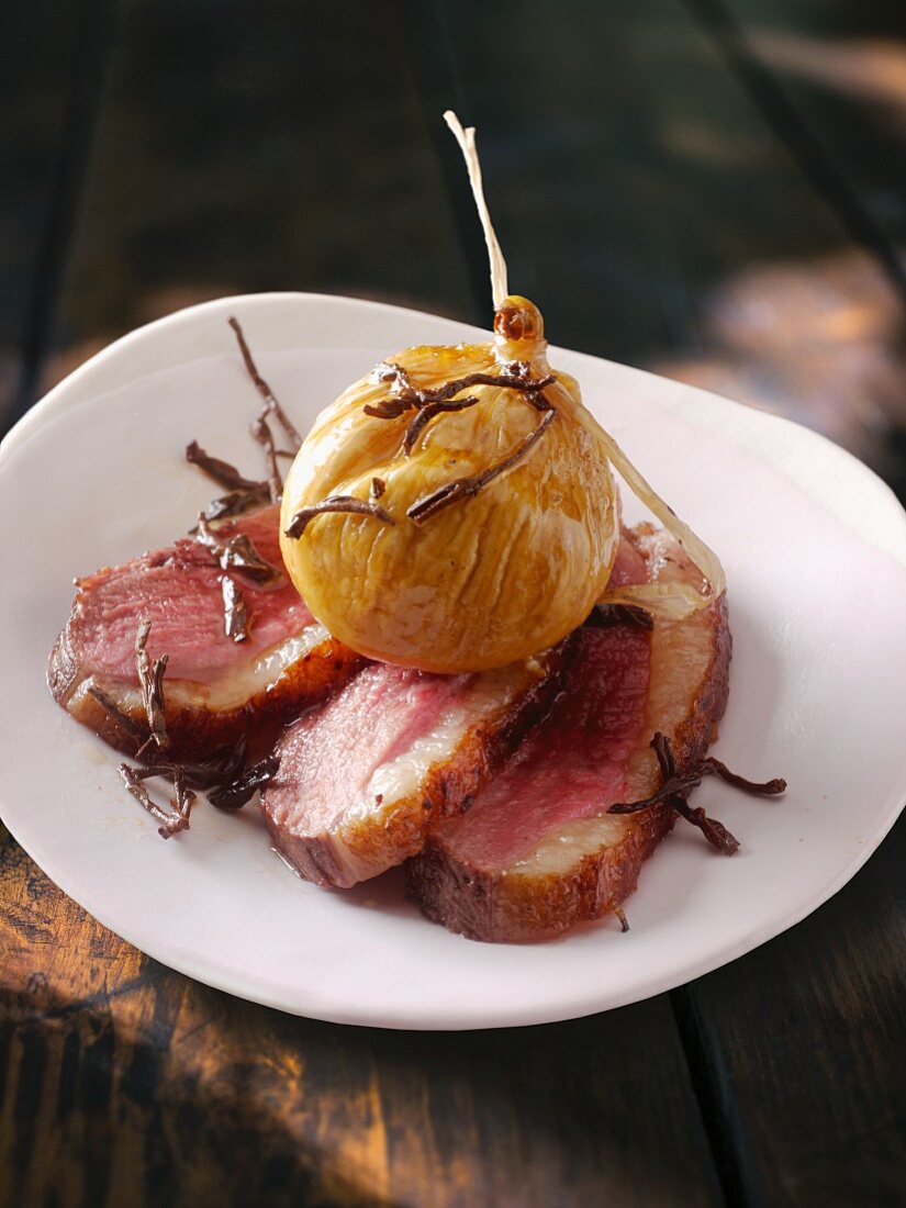 Duck breast with figs and tea leaves