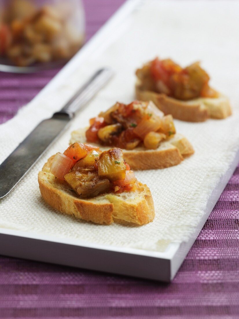 Crostini with aubergines, onions and tomatoes