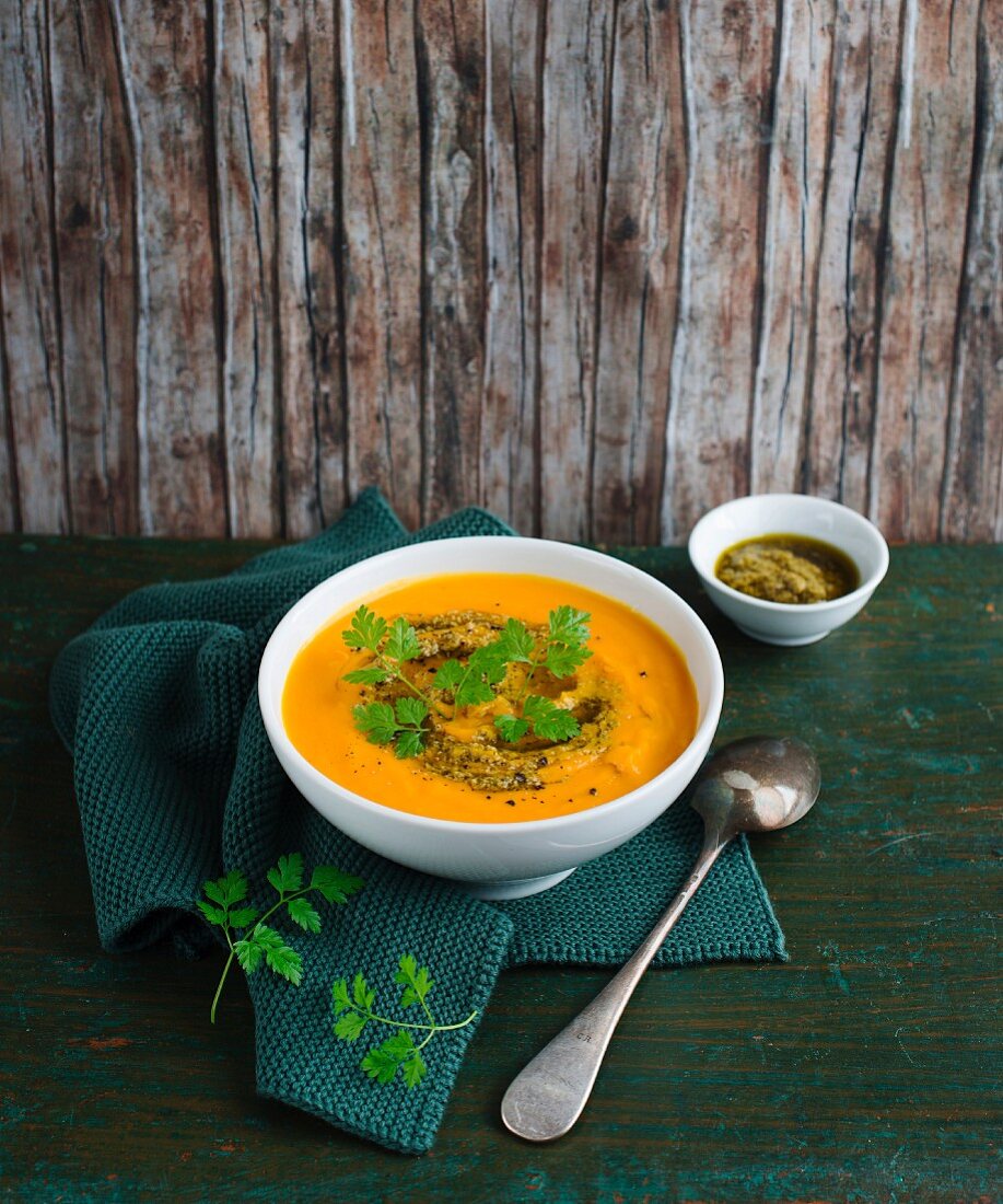 Kürbiscremesuppe mit Kerbel