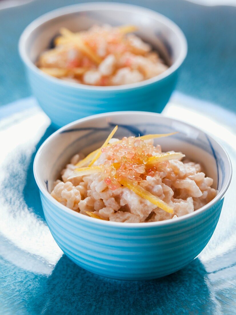 Rice pudding with raisins, lemon zest and white tea