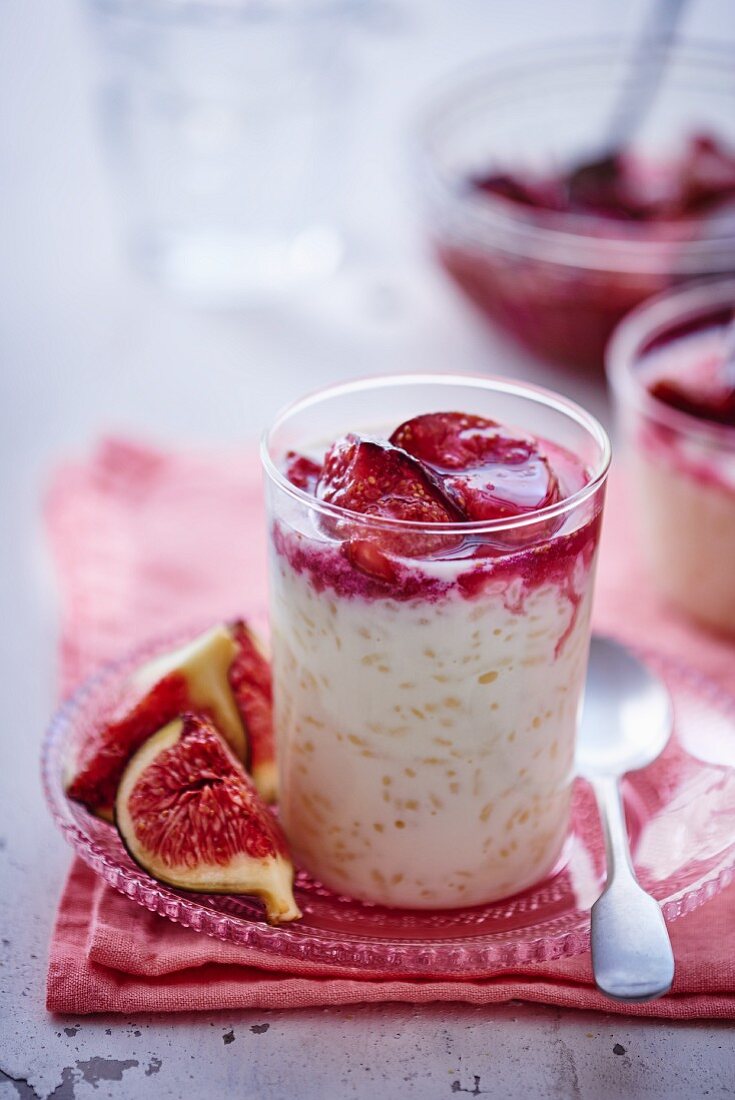 Rice pudding with figs