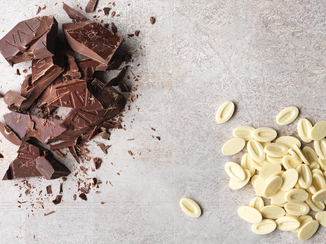 Chocolate pieces and white chocolate beans