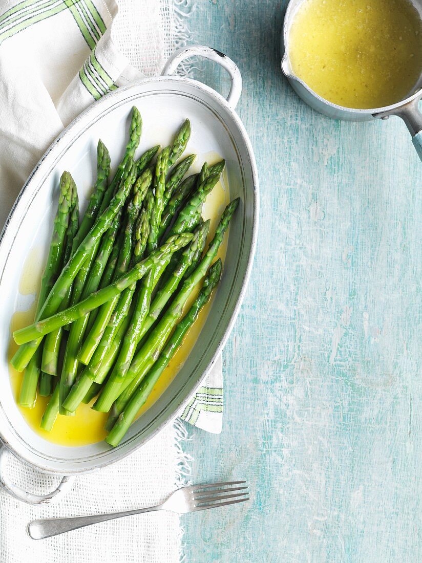 Green Asparagus, with salt and butter