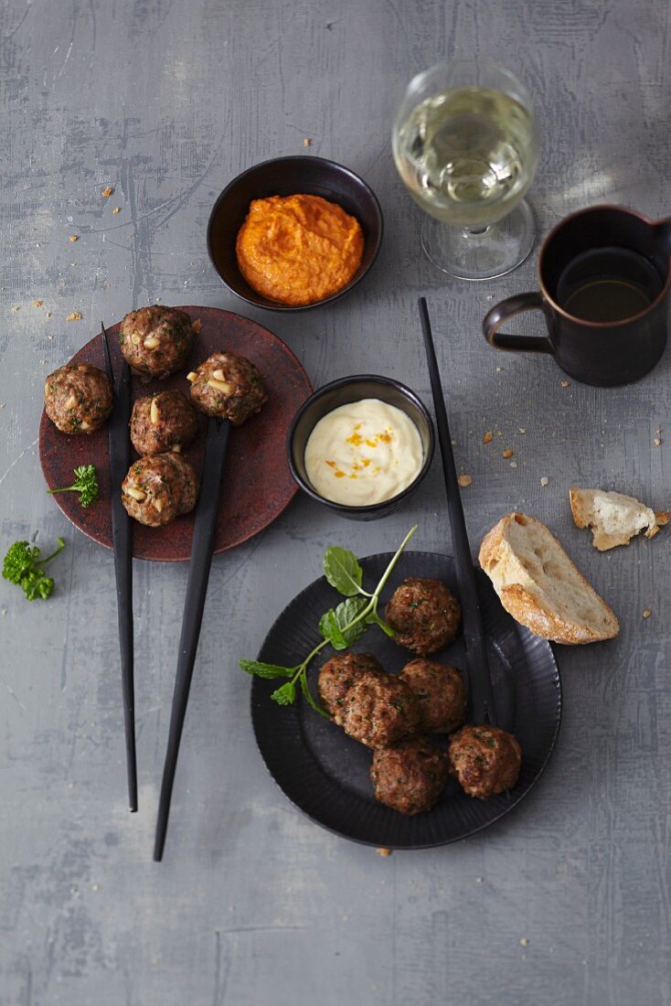 Fondue with meatballs and dips