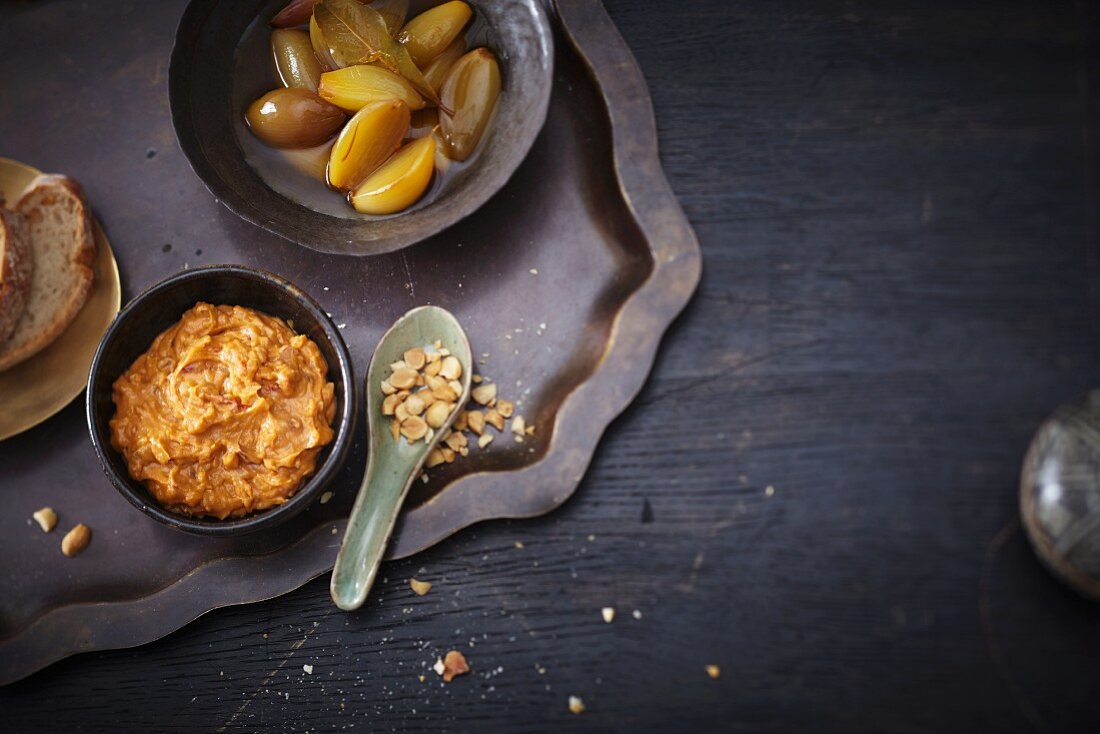 Erdnussdip & eingelegte Schalotten fürs Fondue