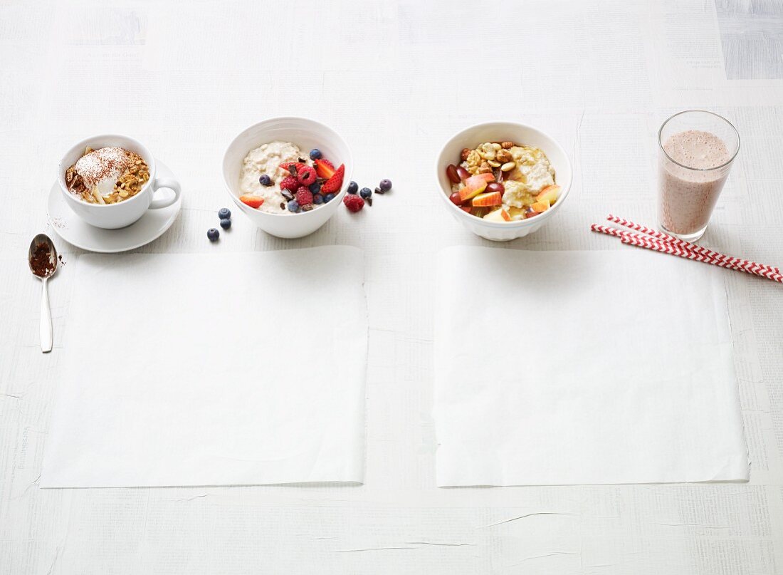 Haferflocken-Shake & verschiedene Müsli für das vegane Frühstück