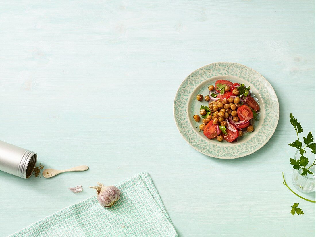 Tomato salad with chickpeas