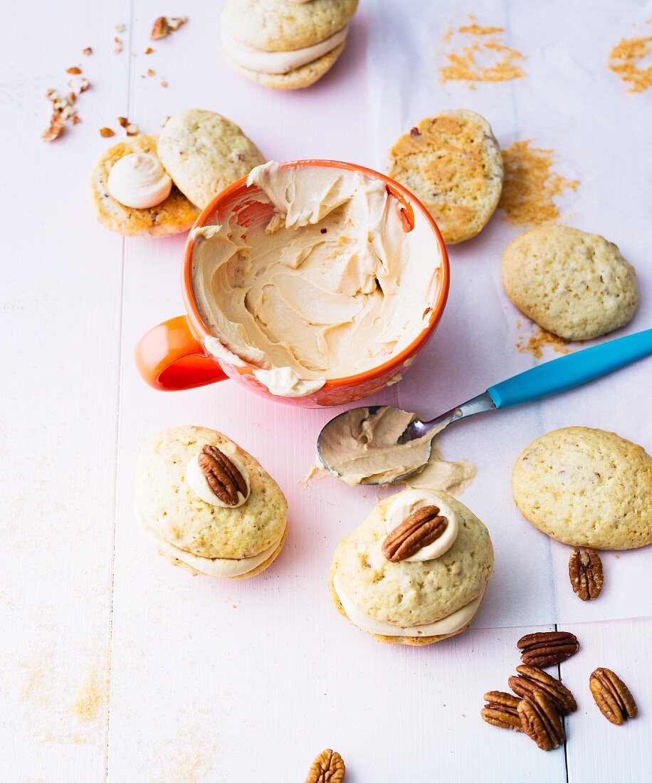 Banana bread whoopie pies with pecan nuts