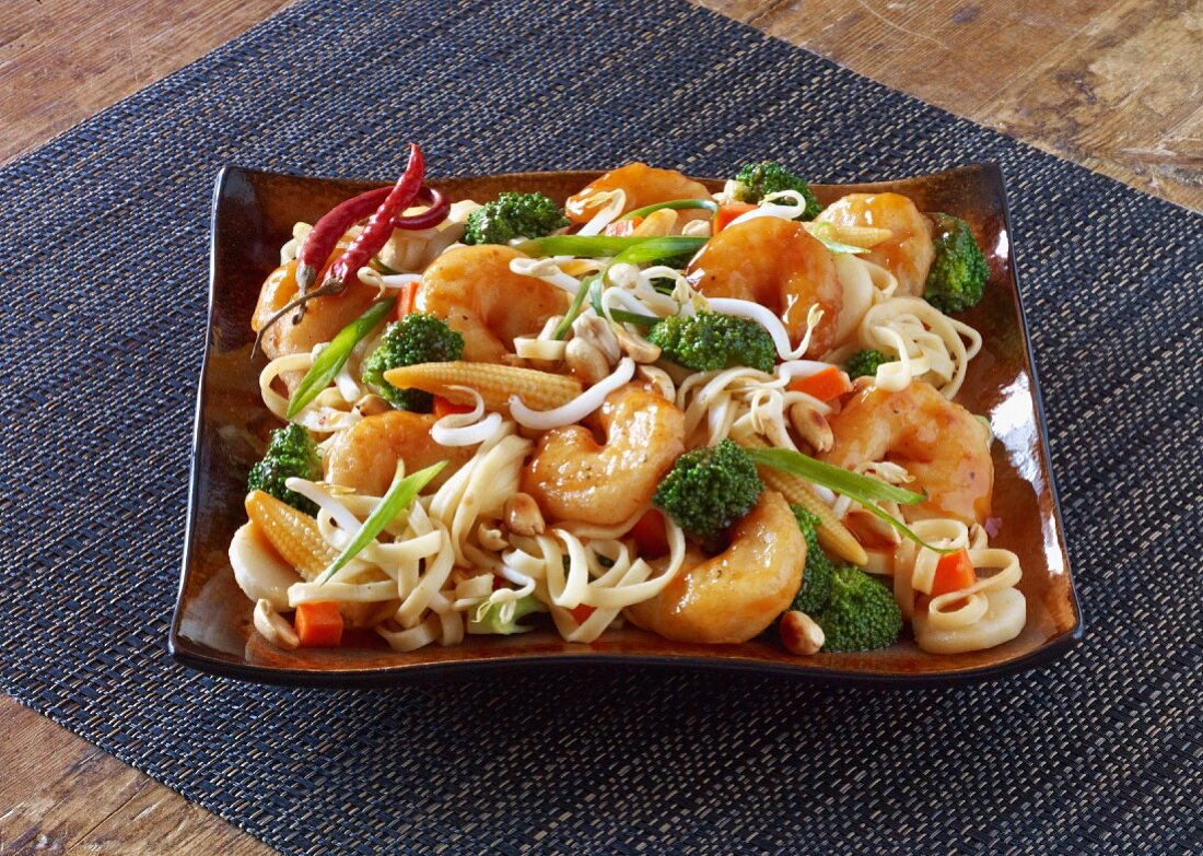 Pad Thai with prawns (Thailand)