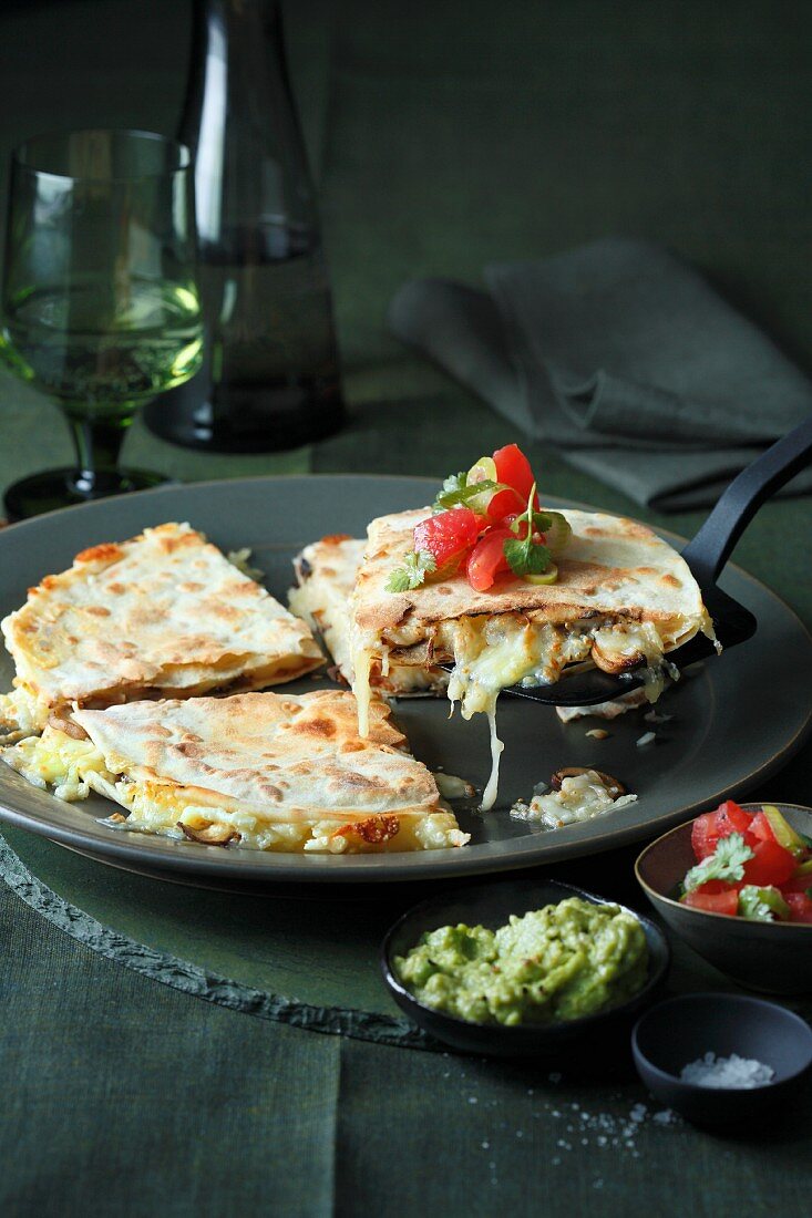 Quesadillas mit Pilzen & Guacamole (Mexiko)
