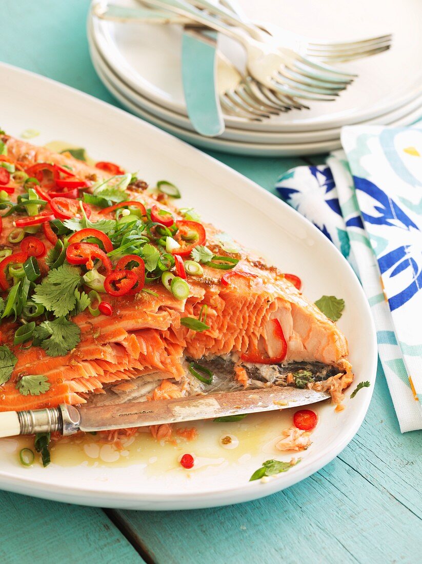 Salmon fillet with chilli peppers and coriander