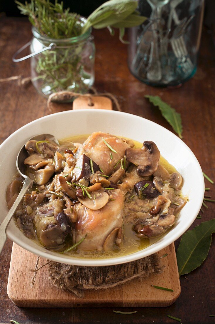 Pollo alla boscaiola (chicken with mushrooms, Italy)