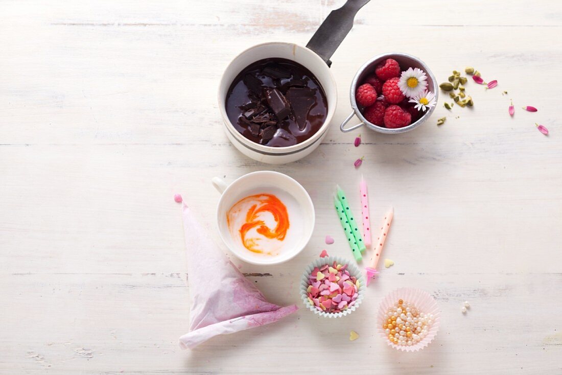 Decorations and toppings for biscuits and cakes