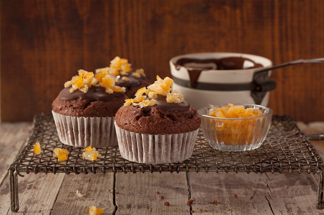 Schokomuffins mit kandierten Orangenstückchen