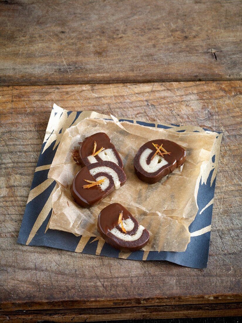 Selbstgemachtes Konfekt: Marzipanschnecken