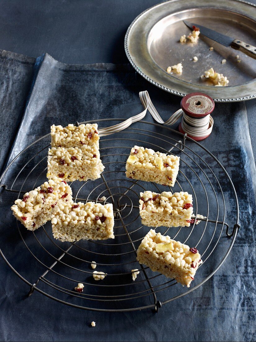 Riegel mit Rice-Crisps & getrockneten Bananen