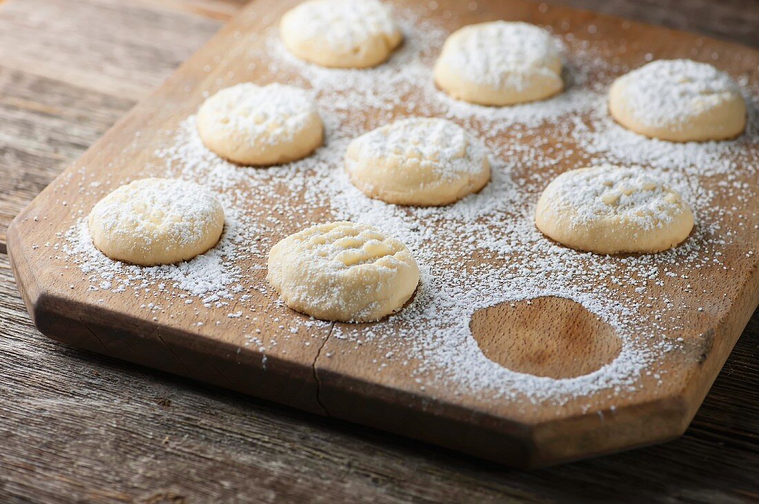 Cookies with icing sugar