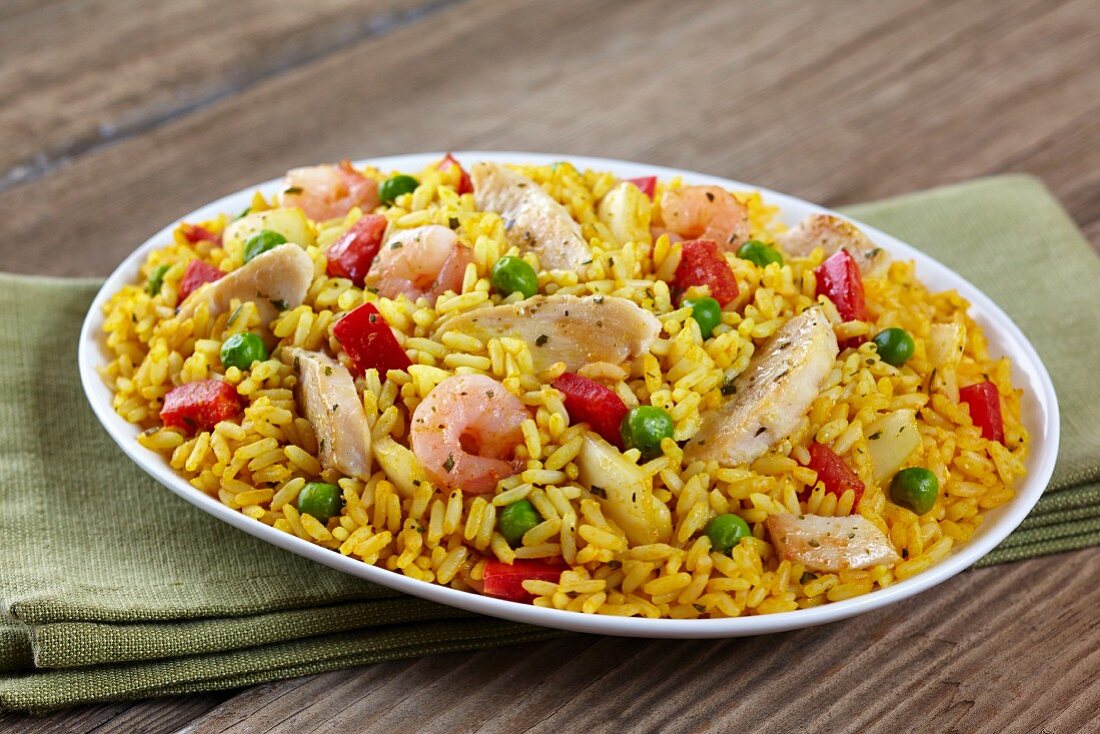 Fried rice with chicken, prawns and vegetables