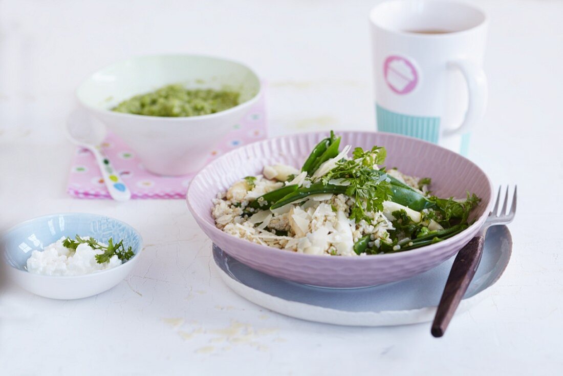 Green quinoa porridge with quinoa risotto