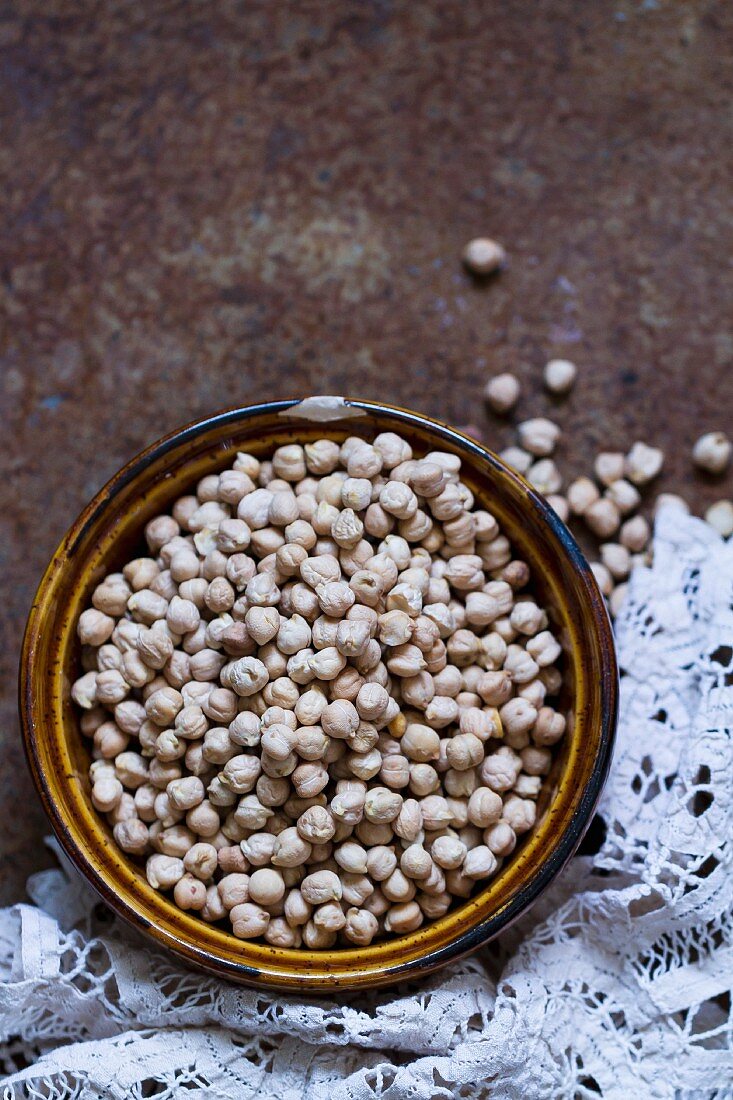 Dried chickpeas in a ceramic bowl