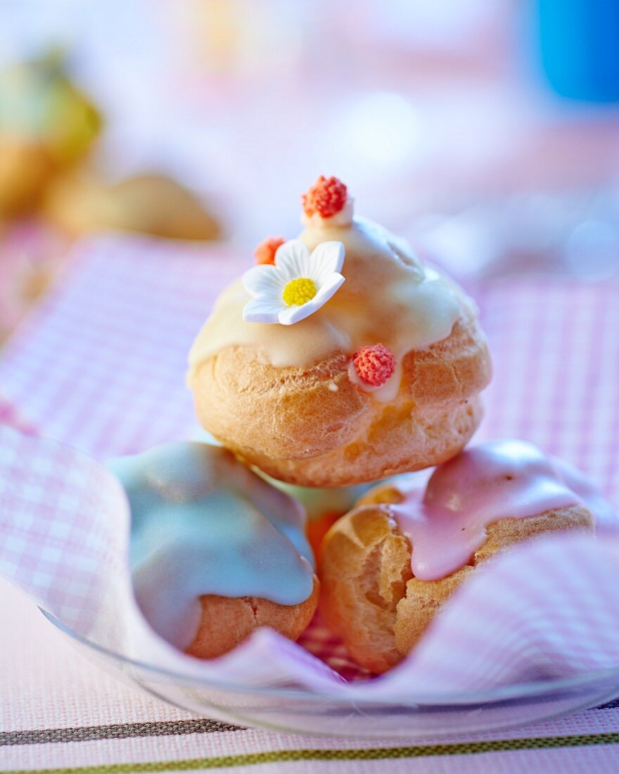 A mini profiterole topped with icing sugar