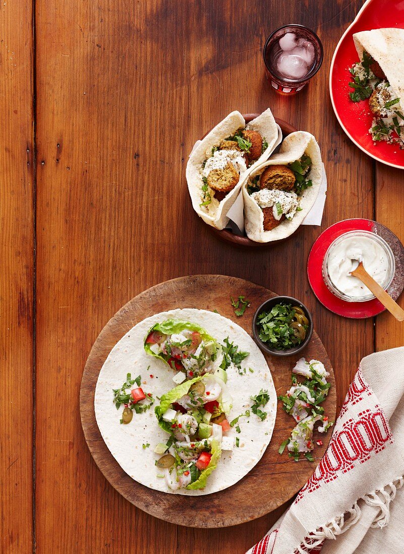 Pita-Taschen mit Falafel und Zaziki