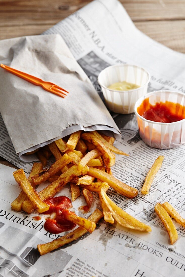 Chips with ketchup and mayonnaise