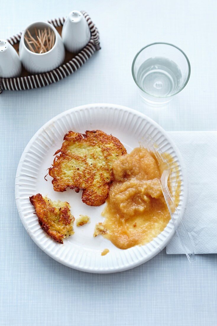 Potato röstis with apple puree