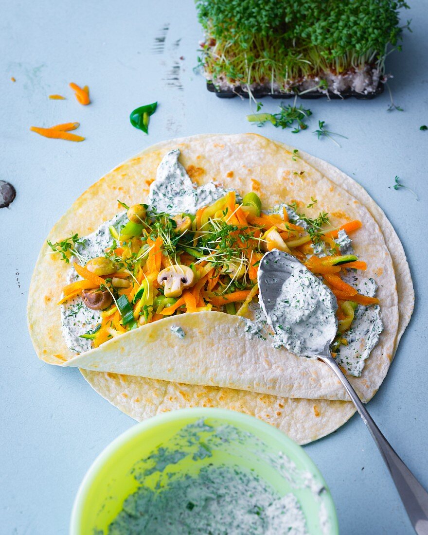 Wraps mit Gemüse und Kräutercreme