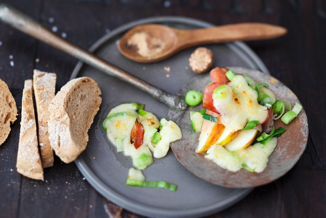 Tyrolean leek pancake with raclette apples