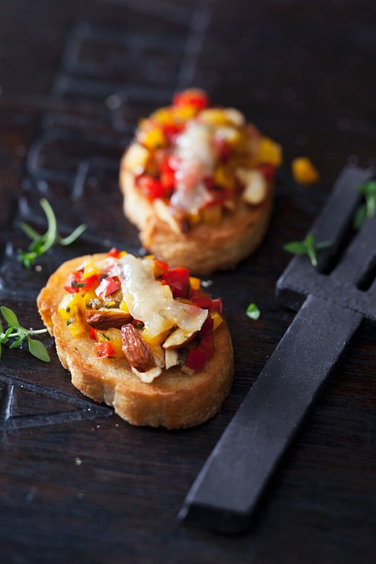 Pepper crostini with raclette anchovies