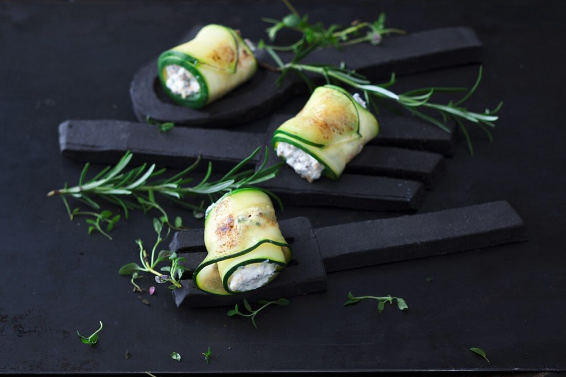 Courgette rolls with goats cheese cooked on a hot stone